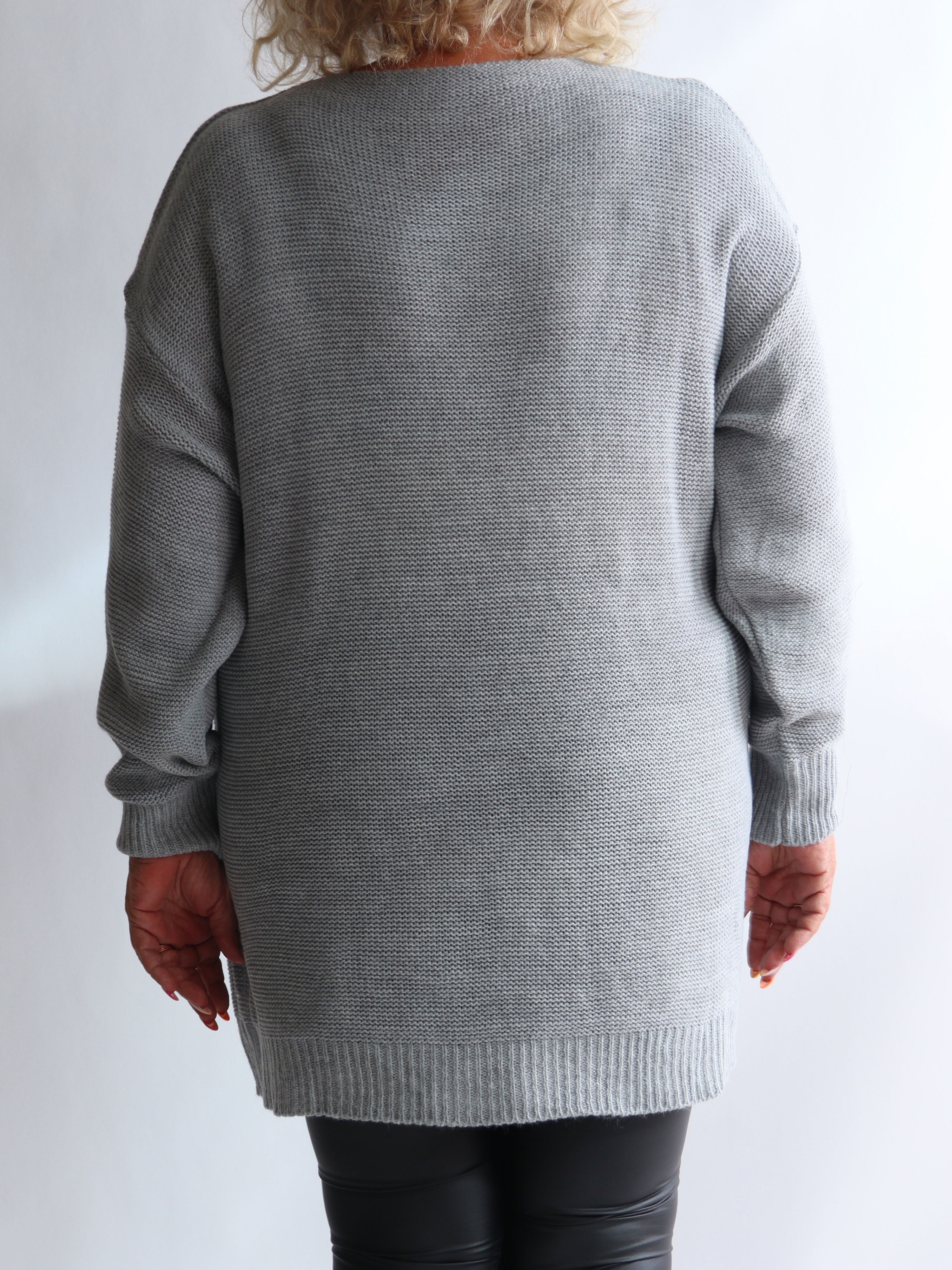 Annalise - Stickad klänning i plus size med hjärtfront